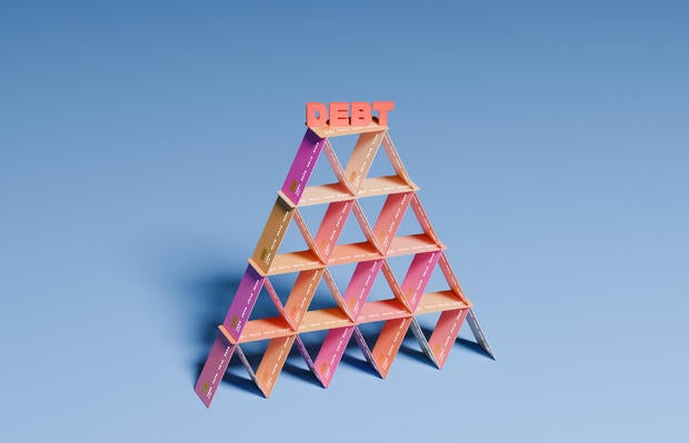 由信用卡债务构成的纸牌屋