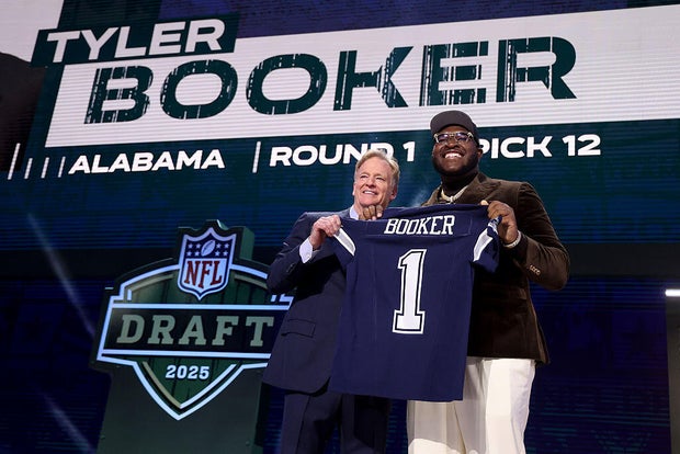 Guard Tyler Booker 