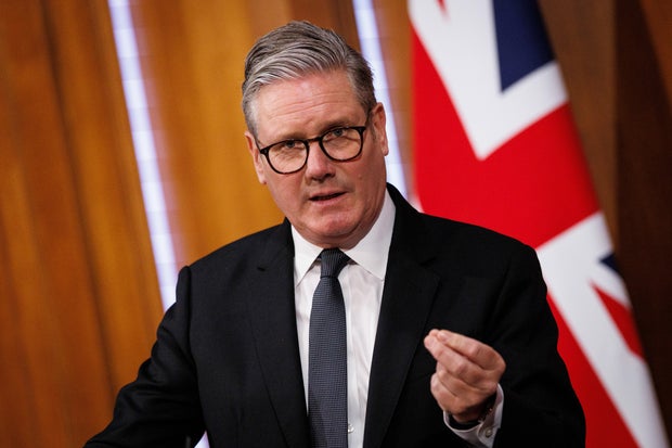 英国首相基尔·斯塔默移民白皮书新闻发布会 