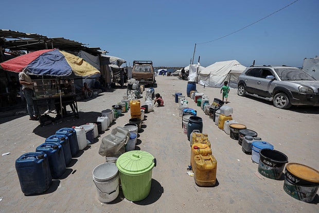 Food and water distributed to Palestinians in Gaza under Israeli attacks 